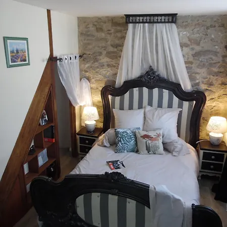 Chez Jerome, Au Pied De La Cite Medievale