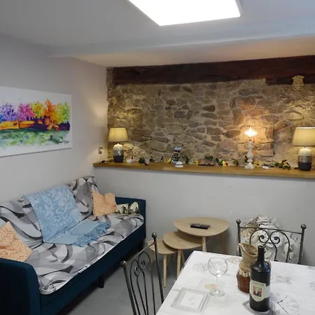 Appartement Chez Jérôme, Au Pied De La Cité Médiévale