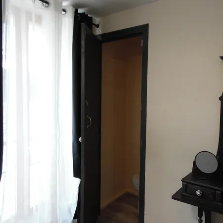 Appartement Chez Jérôme, Au Pied De La Cité Médiévale