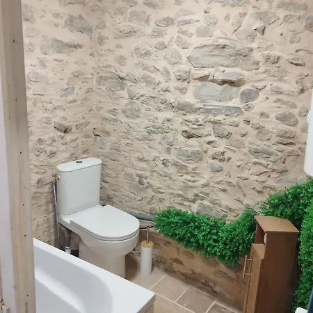 Chez Jerome, Au Pied De La Cite Medievale *