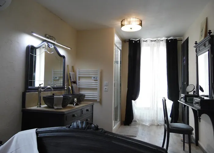 Appartement Chez Jérôme, Au Pied De La Cité Médiévale *